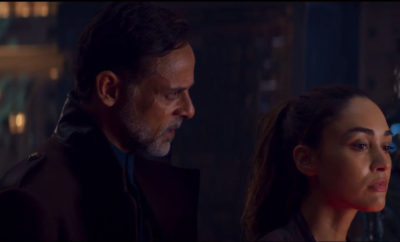 Alexander Siddig and Lindsey Morgan in SKYLIN3S